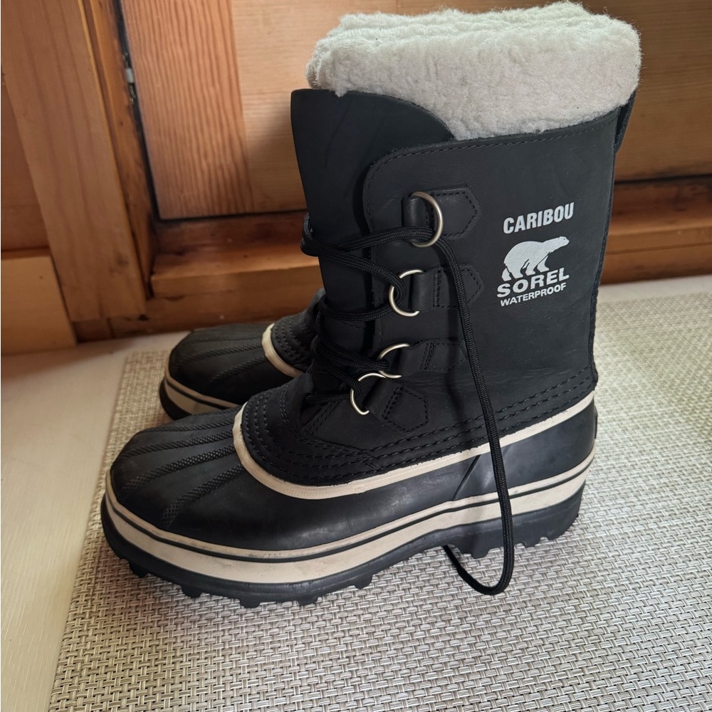 Sorel Caribou Black and White Winter Boots US 9